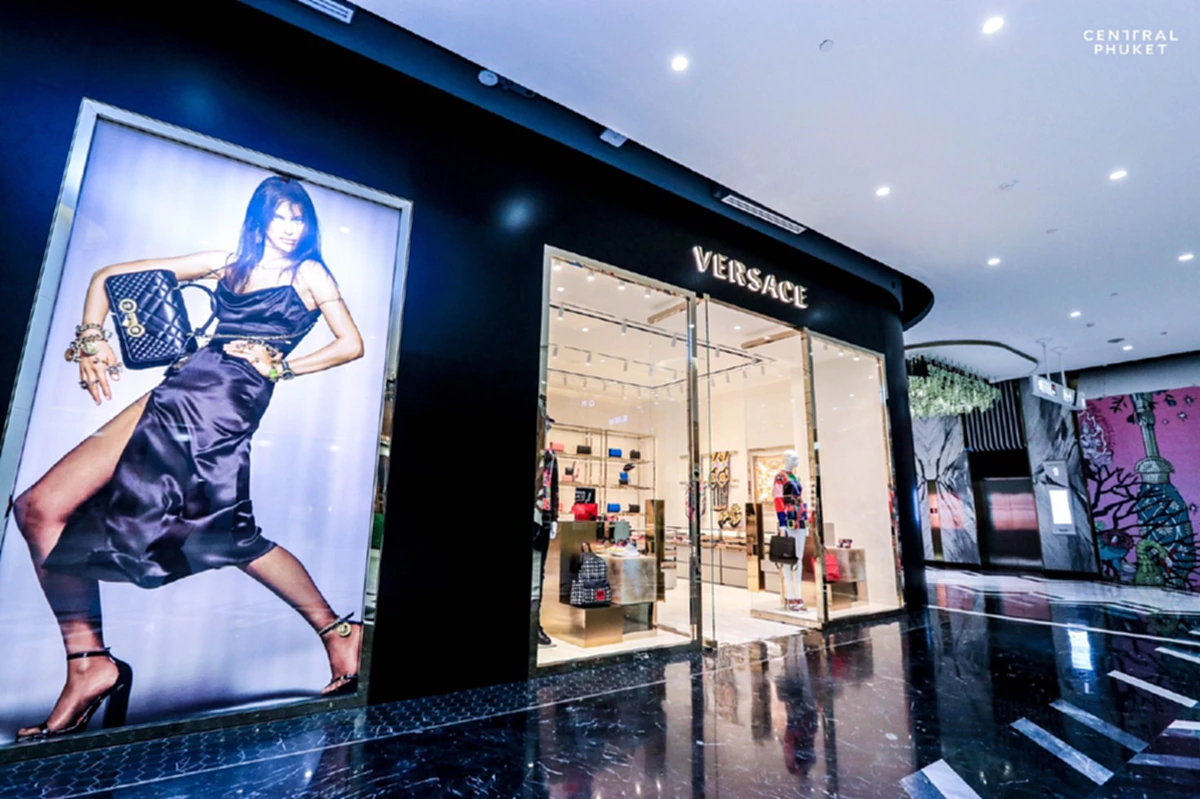 เปิดตัว เวอร์ซาชี (Versace) สาขาแรกแห่งเดียวในภูเก็ต พร้อมคอลเล็คชั่นฤดูใบไม้ผลิและฤดูร้อน 2019 ณ เซ็นทรัล ภูเก็ต