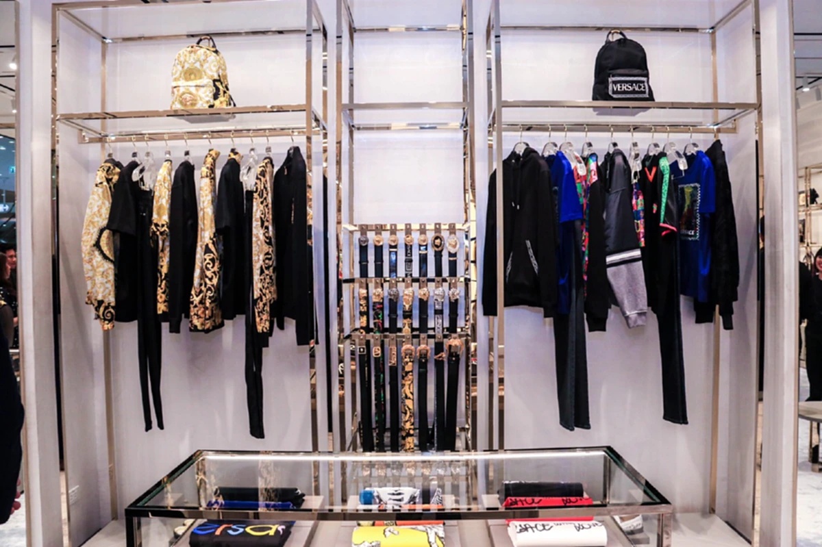เปิดตัว เวอร์ซาชี (Versace) สาขาแรกแห่งเดียวในภูเก็ต พร้อมคอลเล็คชั่นฤดูใบไม้ผลิและฤดูร้อน 2019 ณ เซ็นทรัล ภูเก็ต