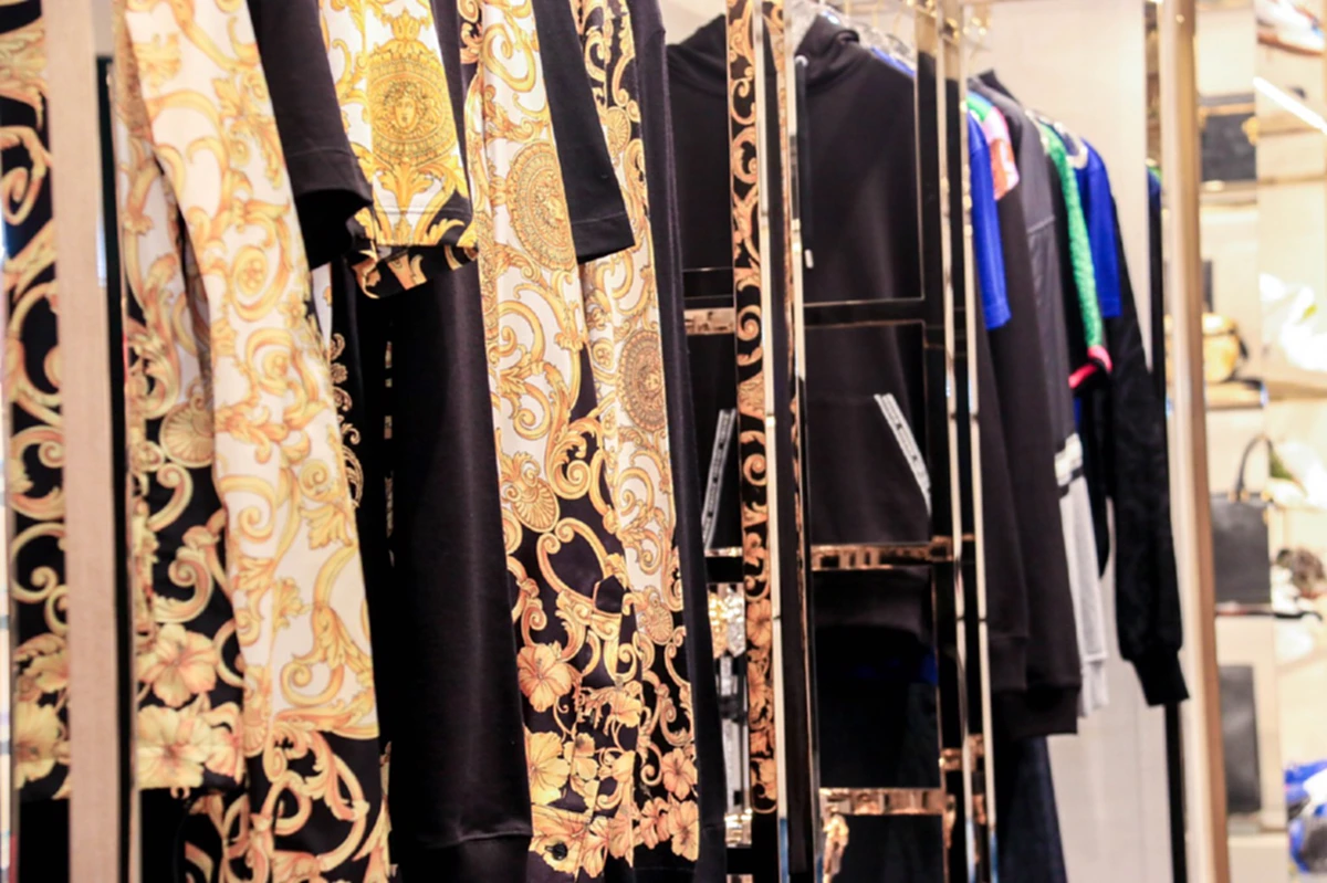 เปิดตัว เวอร์ซาชี (Versace) สาขาแรกแห่งเดียวในภูเก็ต พร้อมคอลเล็คชั่นฤดูใบไม้ผลิและฤดูร้อน 2019 ณ เซ็นทรัล ภูเก็ต