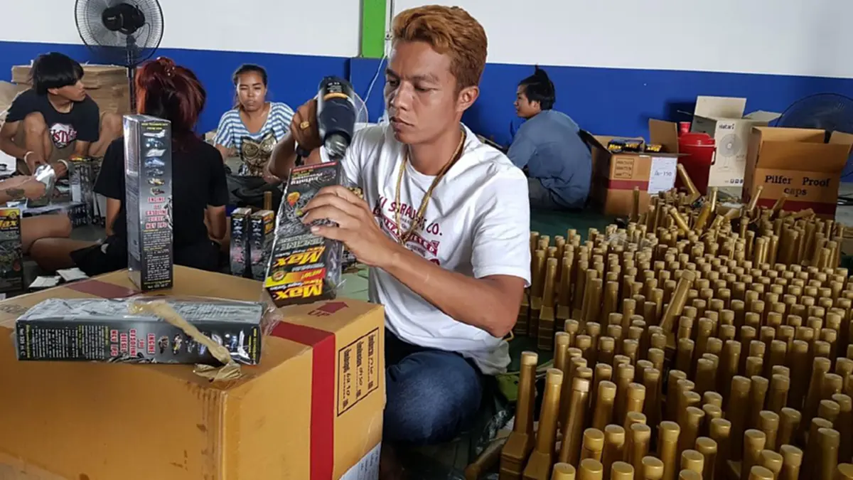 โนสน..โนแคร์!!! "เมฆ มังกรบิน" ส่งหัวเชื้อน้ำมันเครื่องขายตลาดต่างชาติ คุยโวฝรั่งถูกใจ ชาวเน็ตจับพิรุธ...บอกเลยมีเงิบ โป๊ะแตกอีกเต็มๆ!?!