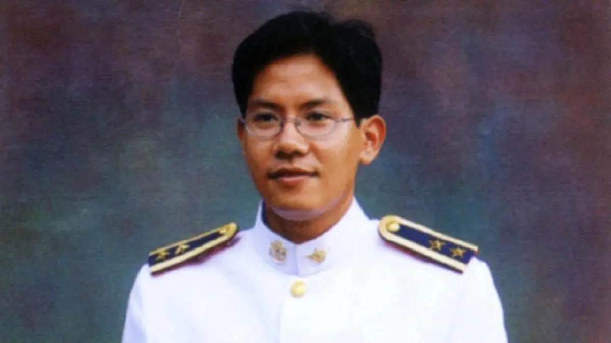 "ร.อ.จิทัศ ศรสงคราม" พระนัดดา ในพระบาทสมเด็จพระปรมินทรมหาภูมิพลอดุลยเดช ผู้อัญเชิญเครื่องทองน้อยในริ้วขบวนพระบรมราชอิสริยยศ