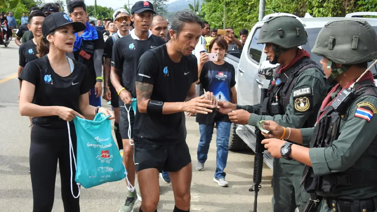พูดได้ใจเลย..ผู้นำกองทัพ!!! "บิ๊กเจี๊ยบ" แจงชัดๆทำไม เครื่องบินทบ.เลือกสแตนด์บายรอ "ตูน" และคณะ#ก้าว ย้ำพร้อมดูแล 2 ทหารรบพิเศษวิ่งเคียงข้าง