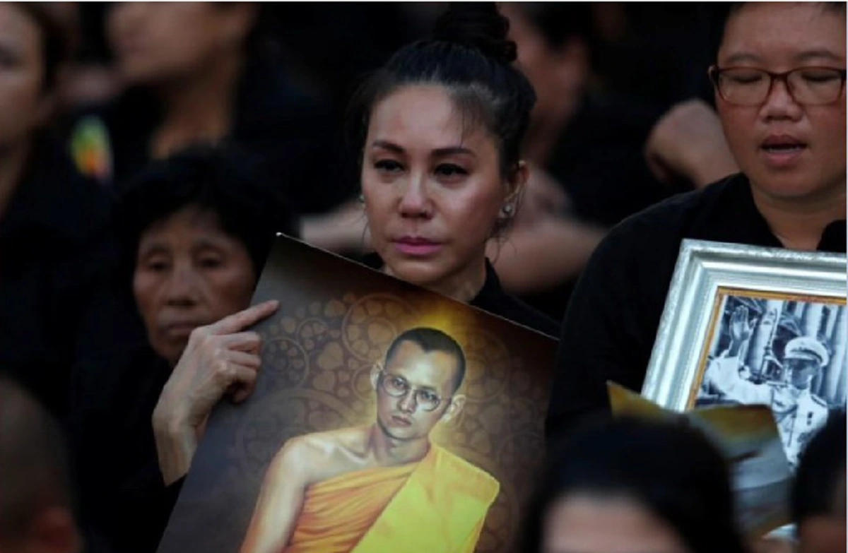 สื่อนอกเผยแพร่ภาพ “ขบวนพระบรมราชอิสริยยศ”  ไปทั่วโลก งดงามสมพระเกียรติ