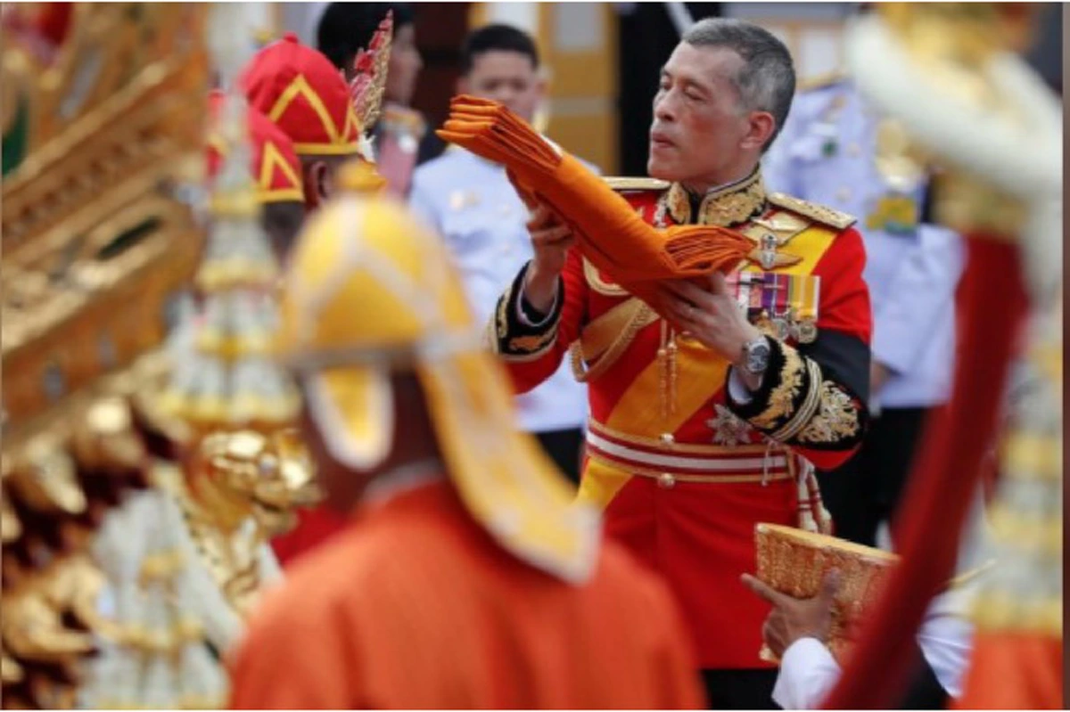 สื่อนอกเผยแพร่ภาพ “ขบวนพระบรมราชอิสริยยศ”  ไปทั่วโลก งดงามสมพระเกียรติ