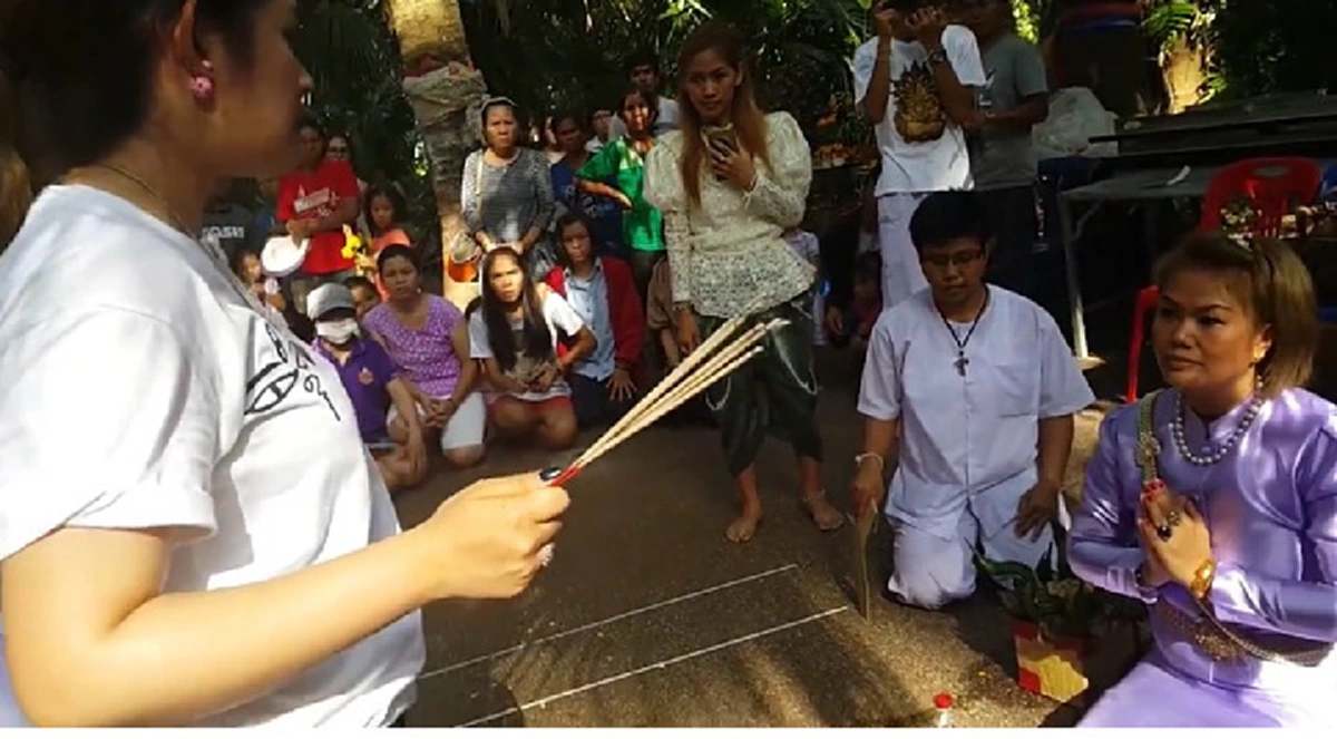 ชมกันชัด ๆ ตัดสินกันเอง!! แย่งชิงลูกแก้ววิเศษที่คำชะโนด เมื่ออีกฝ่าย ไม่ได้ลูกแก้ว พญานาคเข้าสิง บอกว่า ลูกแก้วเรา ใครก็เอาไปไม่ได้ (คลิป)