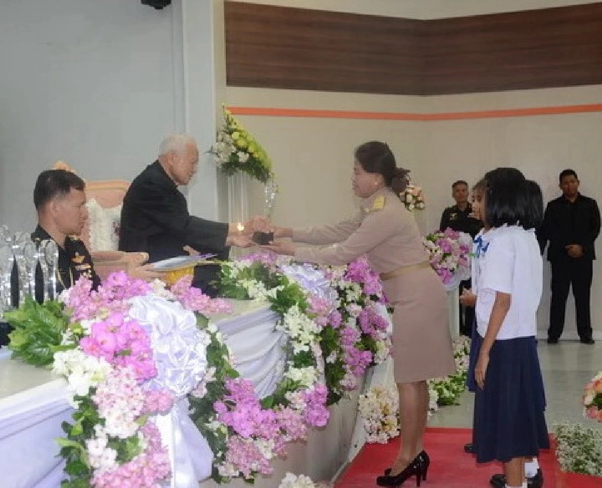 ‘ป๋าเปรม’ เผย ‘ในหลวง ร.๙’ รับสั่ง ‘ช่วยกันสร้างคนดี ให้มากกว่าคนเก่ง’