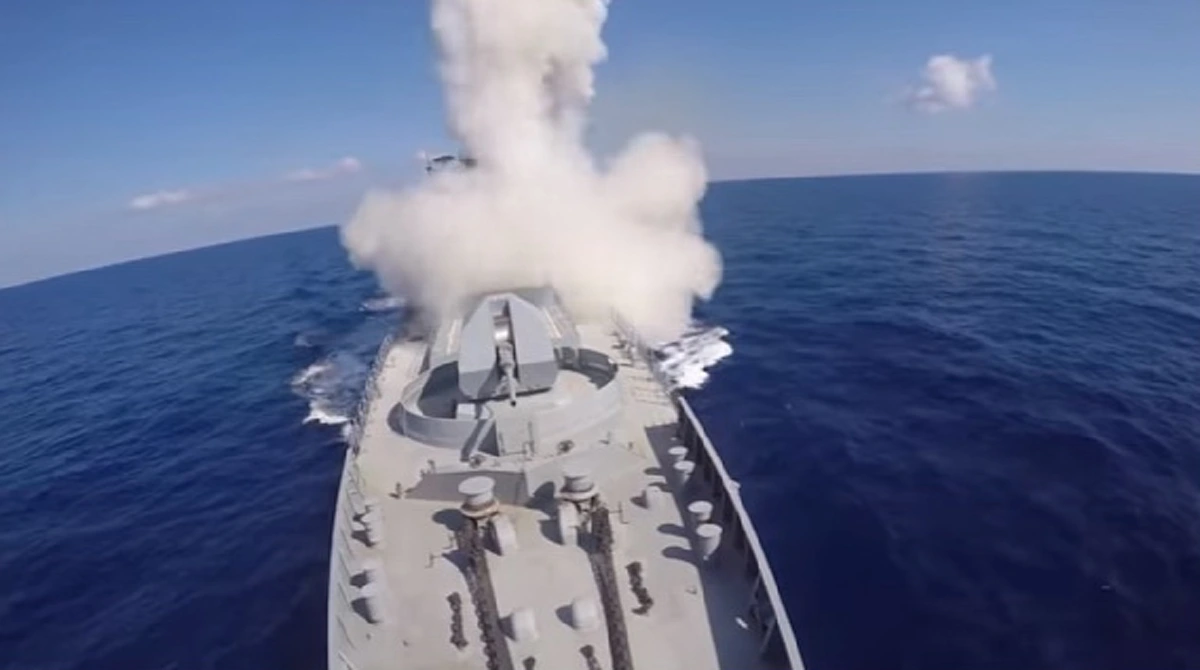 โดนจัดหนัก!! เรือรบ และ เรือดำน้ำรัสเซีย ดาหน้ายิงขีปนาวุธ ถล่มหน่วยบัญชาการ และ คลังอาวุธไอเอสในซีเรีย จากทะเลเมดิเตอร์เรเนียน (คลิป)