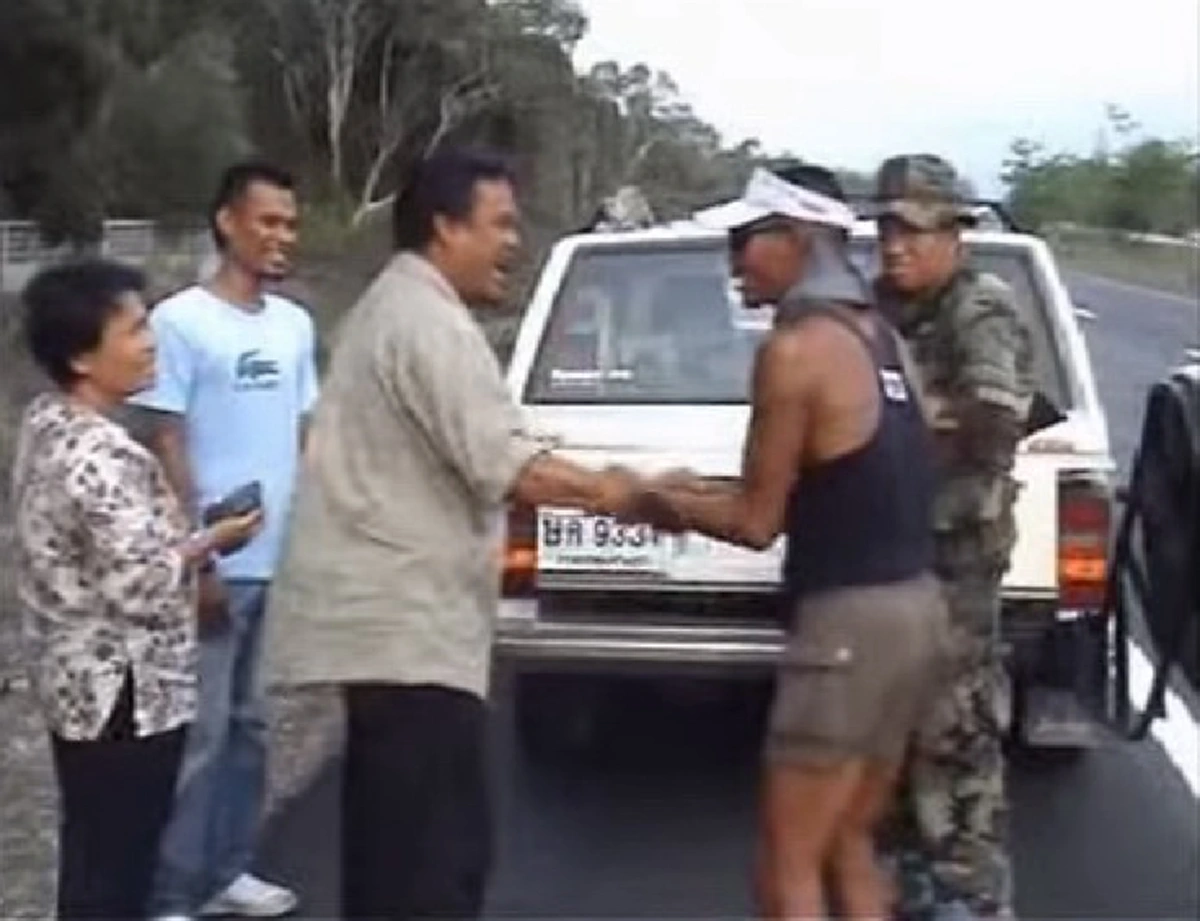 นักวิ่งคนแรกที่พิชิต แม่สาย – เบตง “พราม พรมจำปา” นักวิ่งเพื่อสันติภาพ ผู้พิชิตระยะทาง 2000 กม. ด้วยรองเท้าคอมแบต กับเวลา 42 วัน