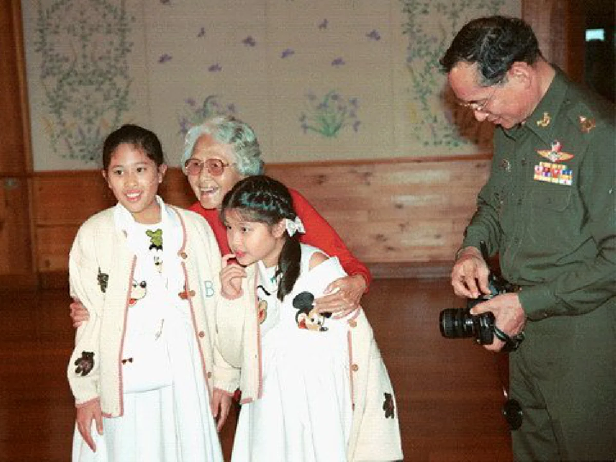 เพราะพยาบาลเป็นคนเลี้ยงเรามา!! สุดซาบซึ้ง เมื่อแพทย์ ทูลถามว่า "ทำไมพระองค์จึงทรงเชื่อพระทัย ไว้วางพระทัยกับพยาบาลนัก" #วันพยาบาลแห่งชาติ