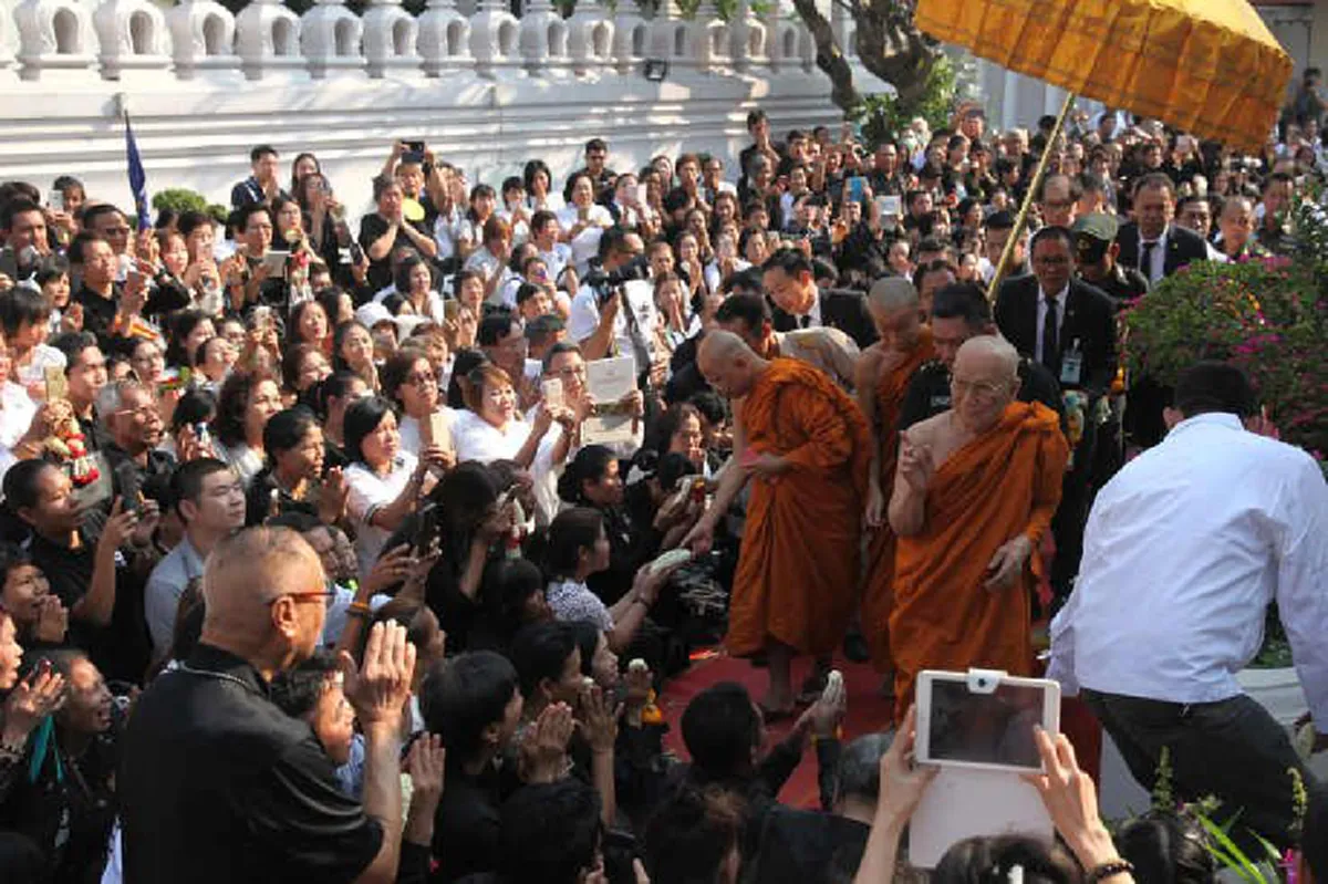 ทรงมีเมตตาอย่างทั่วถึง ไม่ละเลยเยาวชนไทย! โอวาทพระสังฆราช “อย่าให้เด็กตามวัฒนธรรมฝรั่งมากเกินไป โดยเฉพาะเรื่องการไหว้”