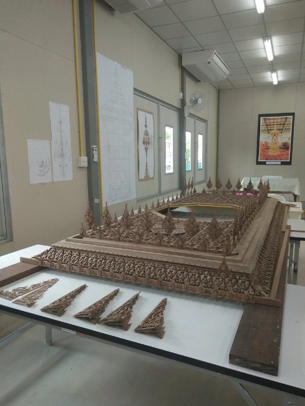 เปิดที่มา... "ไม้จันทน์หอม" ในพระราชพิธีถวายพระเพลิงพระบรมศพในหลวง ร.๙..จากไม้มงคลชั้นสูง สู่ "พระโกศจันทน์" ของมหาราชผู้ยิ่งใหญ่!!