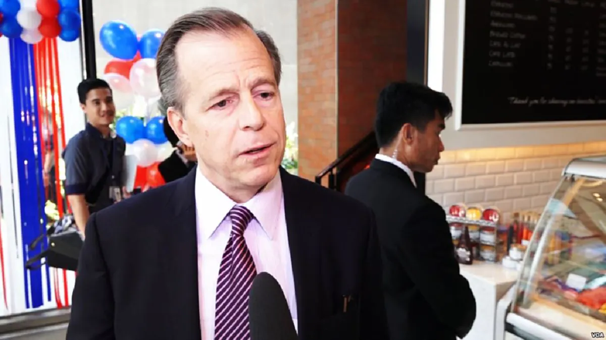 เอาไงกันแน่!!  "กลิน เดวี่ส์-ทูตสหรัฐ" พลิกลิ้นเปลี่ยนเกมส์หนุน"พล.อ.ประยุทธ์"ปรองดองก่อนการเลือกตั้ง!! เอ๊ะยังไงกันนะ!!