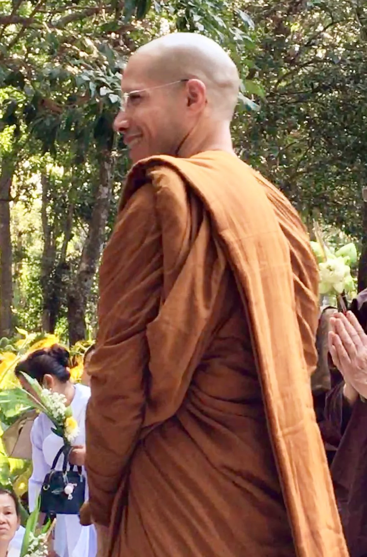 *ชีวิตจริงยิ่งกว่านิยาย!!! "ทายาทมหาเศรษฐี" ยอมทิ้งมรดกกว่า "2 แสนล้าน" ขอบวชไม่สึก! กับความจริงที่หลายคนคาดไม่ถึง!!! (ชมคลิป)