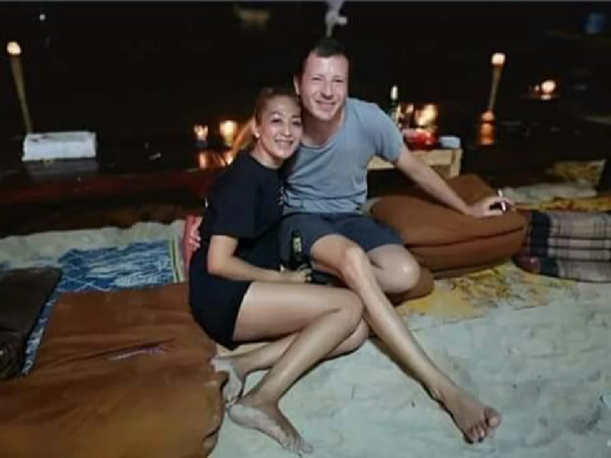 ไม่หวั่นคำสาป ภรรยานักธุรกิจเกาะเต่า รับร่างไร้วิญญาณสามี แม้โดนห้ามยุ่งศพ