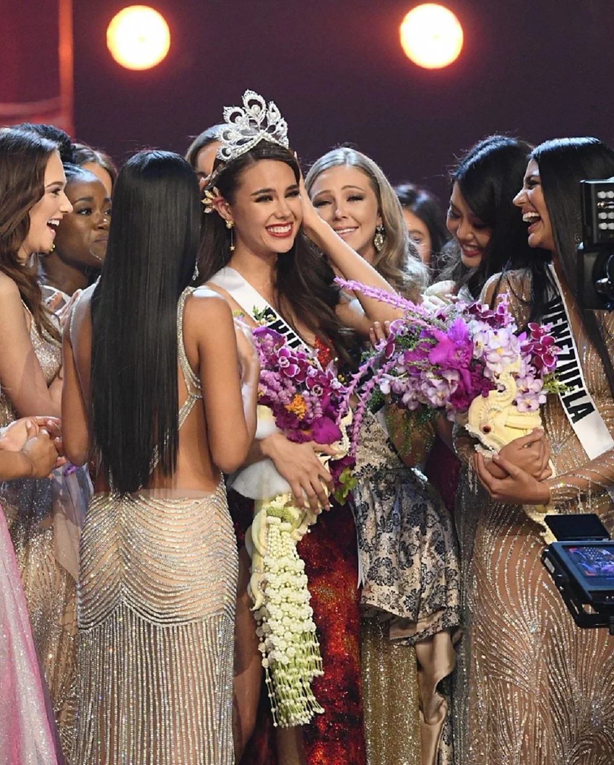 เปิดตัวเลขเงินเดือนและของรางวัล ที่ "มิสยูนิเวิร์ส" จะได้หลังรับตำแหน่ง มงกุฎราคา 10 ล้าน พร้อมเงินเดือนตลอด 1 ปี 8 ล้าน