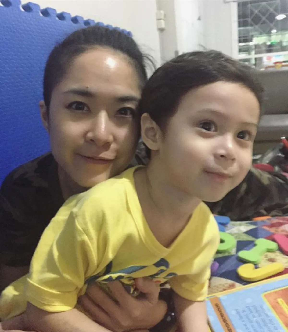 ช็อกวงการบันเทิง !!! อดีตนางเอกภาพยนต์ไทยชื่อดัง สะบั้นรักสามี นานร่วมปี ลั่นขอเป็นซิงเกิ้ลมัม เลี้ยงลูก 4 ขวบ !??