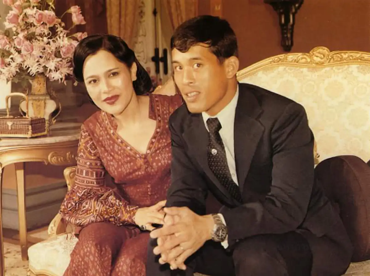 ชายรักแม่..สุดหัวใจ !! พระราชนิพนธ์ใน "สมเด็จพระเจ้าอยู่หัว มหาวชิราลงกรณฯ" บทกลอนสุดซาบซึ้งสะท้อนถึงความรักที่มีต่อ "สมเด็จแม่" อย่างล้นพ้น