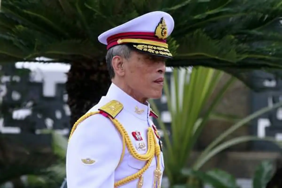ประมวลภาพ ประชาชนเฝ้าฯ รับเสด็จฯ"สมเด็จพระเจ้าอยู่หัว"และพระองค์ทรงทักทายประชาชนจำนวนมากที่มารอเฝ้าทูลละอองธุลีพระบาทรับเสด็จฯ อย่างใกล้ชิด