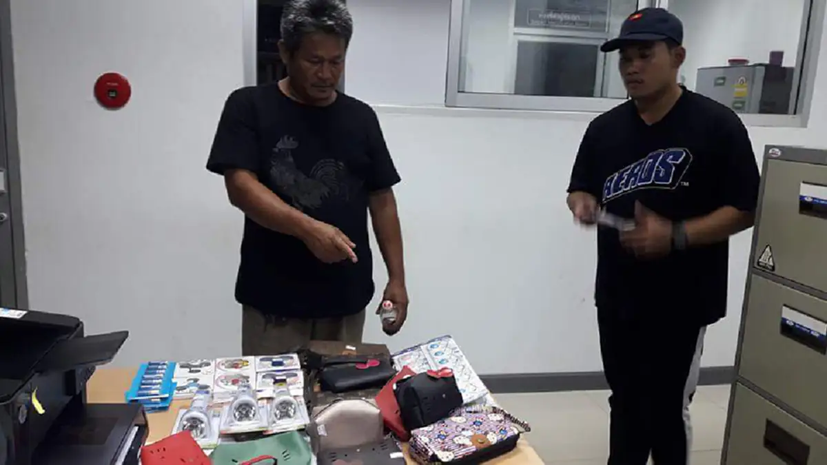 ร้าน20บาทคงจะร้อนๆหนาวๆกัน!! ร้าน20บาทปราจีนโดนซุ่มตรวจค้น..พบสินค้าเลี่ยงภาษี ของก๊อปปี้เพียบ พ่อค้ารั้น!!ปฏิเสธทุกข้อหา (เจอดี-มีคลิป)