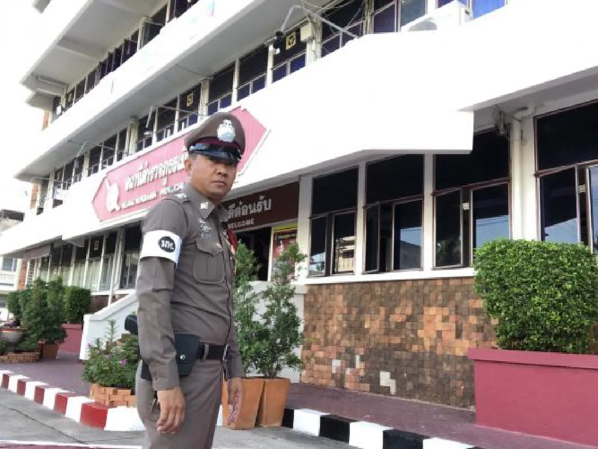 ชื่นชมหัวใจ เปิดคำพูดซึ้ง "ตำรวจใจดี" โบกรถให้ฝูงห่านข้ามถนน เผย "ทุกชีวิตมีค่า ไม่ว่าคนหรือสัตว์ต้องช่วยเหลือกัน"