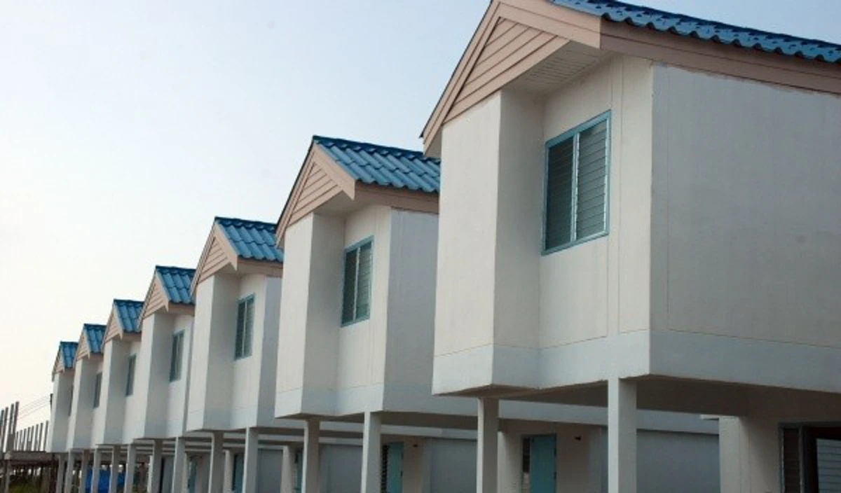 กรมธนารักษ์เซ็นสัญญาผู้รับเหมา สร้างบ้านประชารัฐ 5 จว. แล้ว ราคาต่อหลังไม่เกิน 7 แสน เริ่มเปิดขาย ธ.ค.นี้