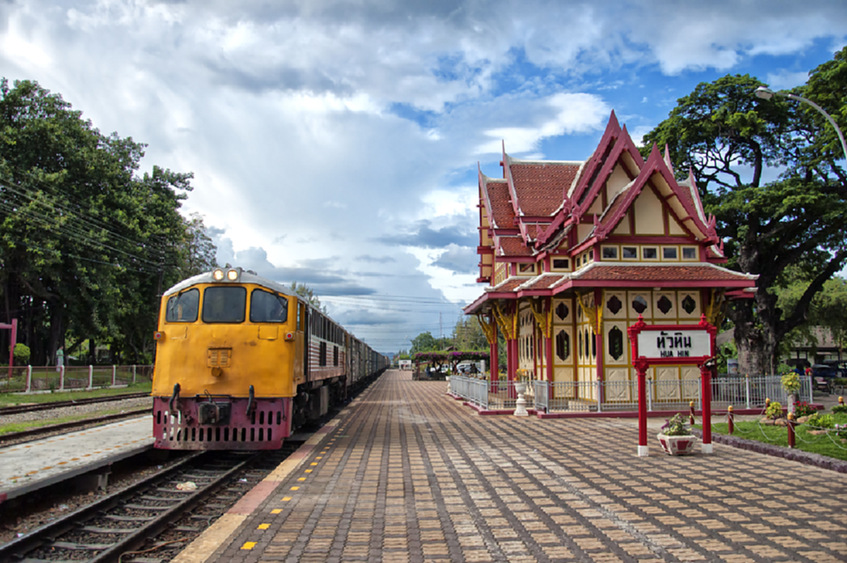เที่ยวแบบประหยัด เดินทางด้วยรถไฟฟรี! กับ 5 สถานีน่าเช็คอิน