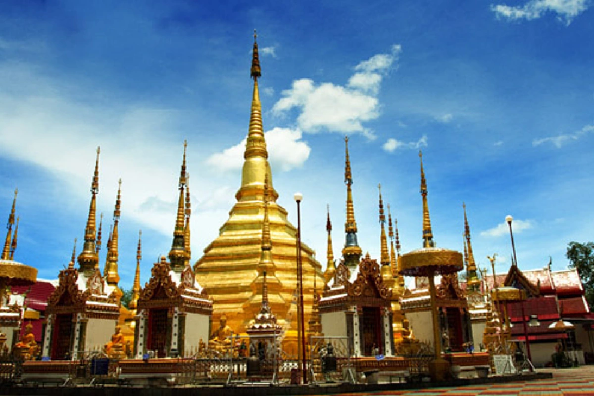 "เทศกาลสงกรานต์" สืบสานประเพณี สรงน้ำพระธาตุประจำวันเกิด เสริมสิริมงคล โชคชะตาราศี...