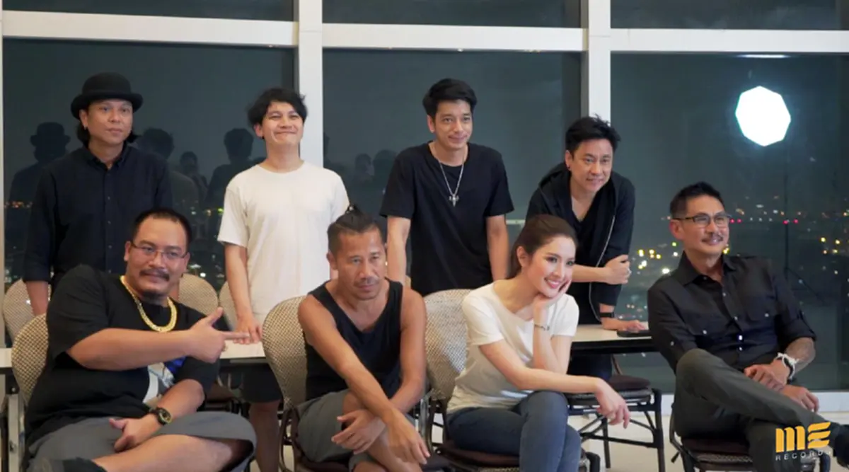 "แอฟ ทักษอร" ถ่ายทอดความเจ็บปวดชีวิตจริง ผ่านเอ็มวีเพลง "เจ็บน้อยที่สุด"