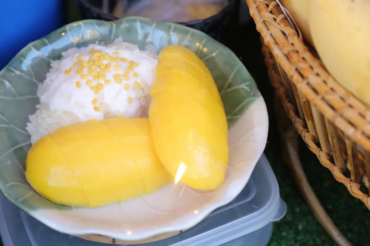 สามสาวเซเลบริตี้ดัง ชวนไปอิ่มอร่อยกับร้านอาหารและสตรีทฟู้ดดังจากทั่วพระนคร ในงาน “กรุงเทพธารา ไทยเท่ เสน่ห์นคร @ centralwOrld”