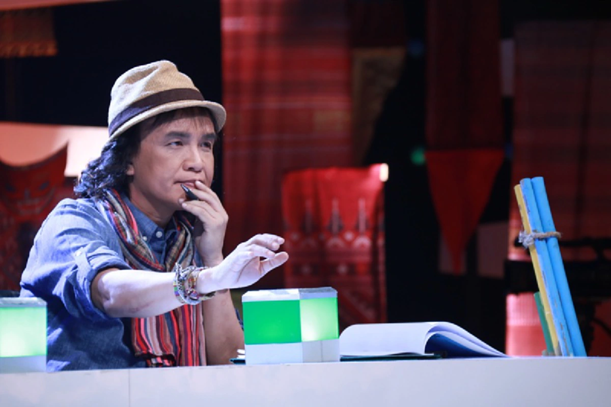 สั้นๆ แต่สุดซาบซึ้ง!! "ครูสลา" เปิดใจหมดเปลือก  พูดถึง "นัน ไมค์ทองคำ" หลังถูกเหยียดเชื้อชาติ ทำเอาโซเชียลสะเทือน..เขาก็คน?? (ชมคลิป)