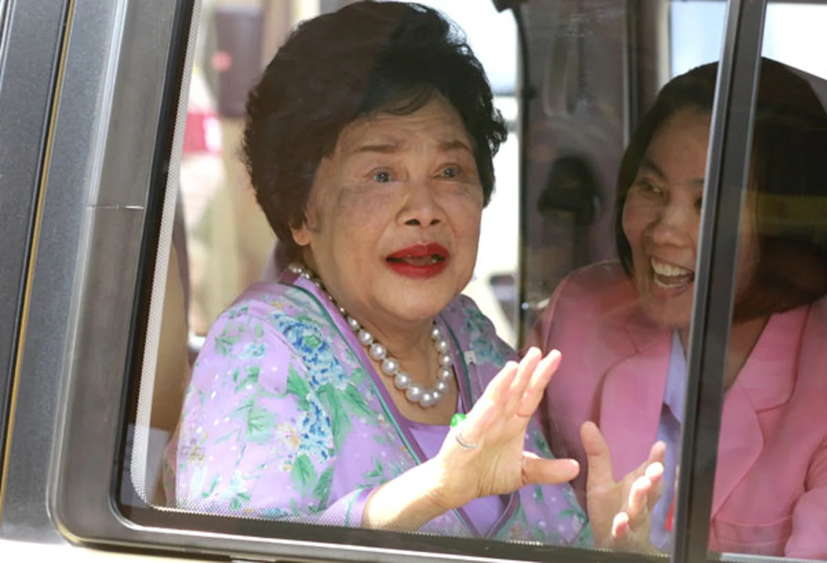 "คิดถึงสุดหัวใจ"... วันนี้ในอดีต  ในหลวงร.๙และพระราชินี เสด็จกลับแปรพระราชฐานวังไกลกังวล