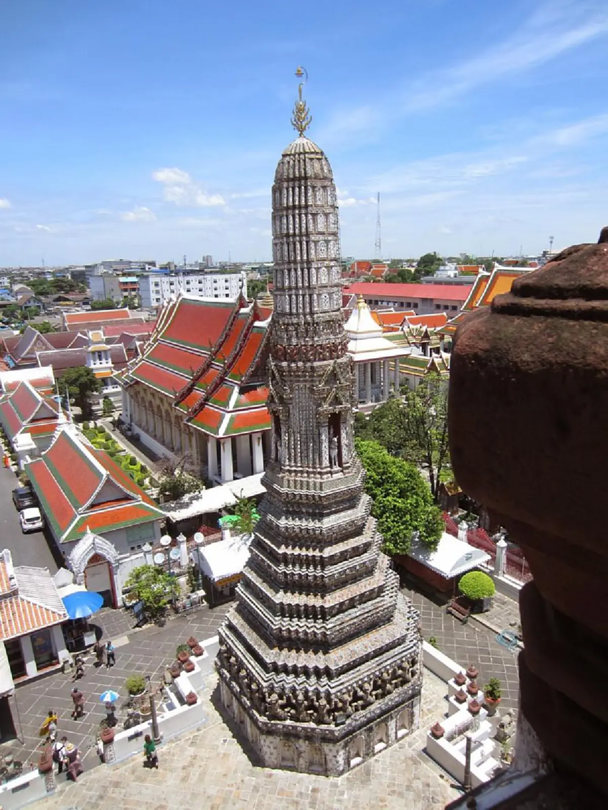 งดงามเหนือกาลเวลา!! พระราชลัญจกรประจำ ๕ รัชกาล สู่ ประติมากรรมบนพระปรางค์วัดอรุณฯ สัญลักษณ์ของพระมหากษัตริย์..ยอดแห่งแผ่นดิน !!