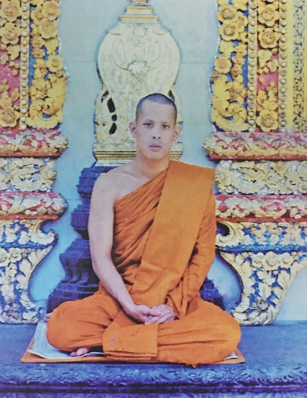 เป็นบุญตายิ่งนัก!! เปิดภาพหาชมยาก ๖ พฤศจิกายน "ในหลวงรัชกาลที่ ๑๐" ทรงผนวช ณ พระอุโบสถ วัดพระศรีรัตนศาสดาราม #วันนี้ในอดีต !!