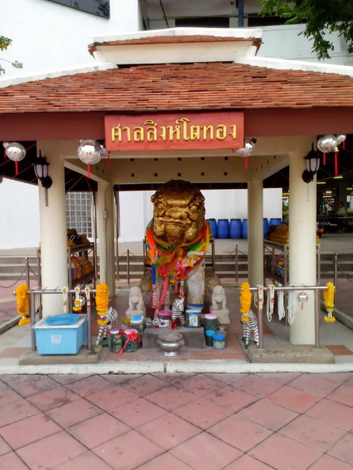 ตำนานอาถรรพ์ "สิงห์โตทอง" !!! สิ่งศักดิ์สิทธิ์ริมฝั่งเจ้าพระยา มีคนจมน้ำสังเวยบ่อยครั้ง จนต้องสร้างศาลถวาย !!!