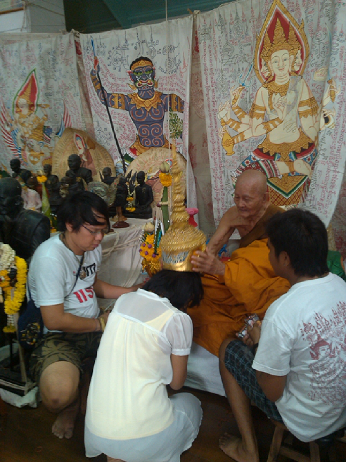 เขี้ยวแก้วประกาศิต!!! ของสำคัญที่เกิดขึ้นแต่เฉพาะผู้ที่มีบุญเท่านั้น !!! เรื่องเล่าหาอ่านยาก จากศิษย์ก้นกุฏิ "หลวงปู่กาหลง เขี้ยวแก้ว"