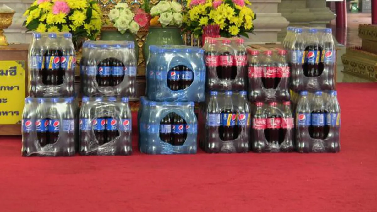 แม่นจริงๆ..ชาวบ้านนิยมแก้บน ด้วยน้ำอัดลมนับหมื่นขวด หลังสมหวังตามที่ขอไว้กับ "หลวงพ่อนุ่ม" เกจิดังแห่งวิเศษชัยชาญ..