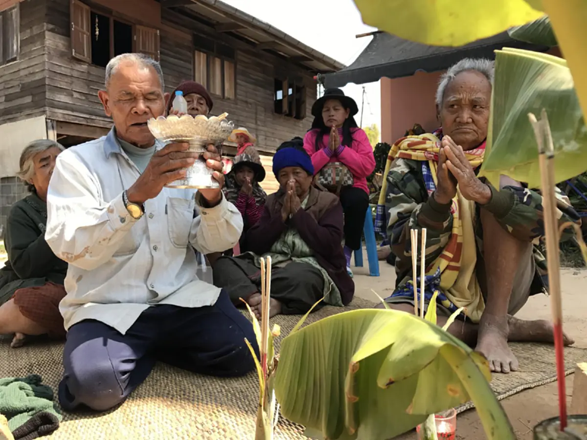แตกตื่นทั้งหมู่บ้าน!! "บ่อน้ำ" แปลกๆโผล่หน้าบ้านพ่อเฒ่าสุรินทร์ พอร่างทรงบอกว่าเป็นอะไร รีบยกขันธ์ 5 ขอขมาด่วน ก่อนได้หวย 2 ตัวจังๆ