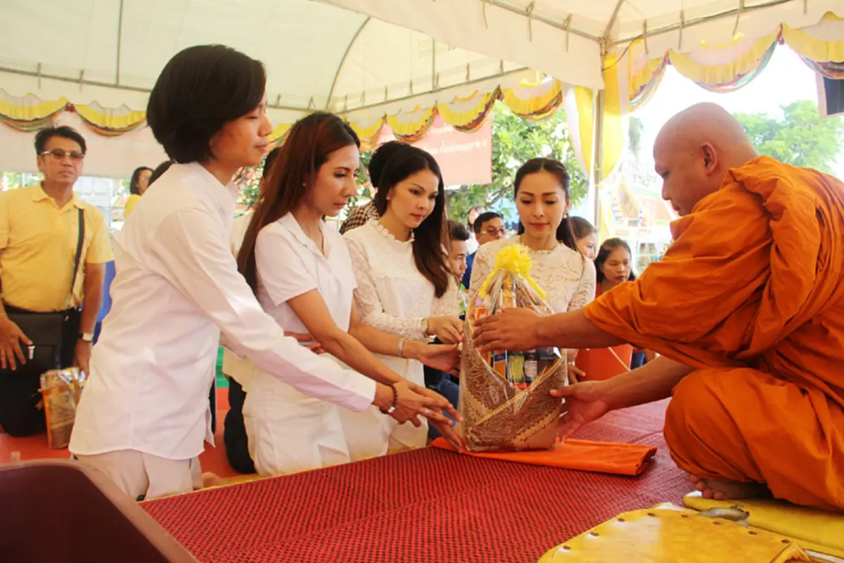 ขอเชิญชวนพุทธศาสนิกชนทำความดี! ก๊วนวัยทีนพปชร. ร่วมทำบุญตักบาตรวันวิสาขบูชา