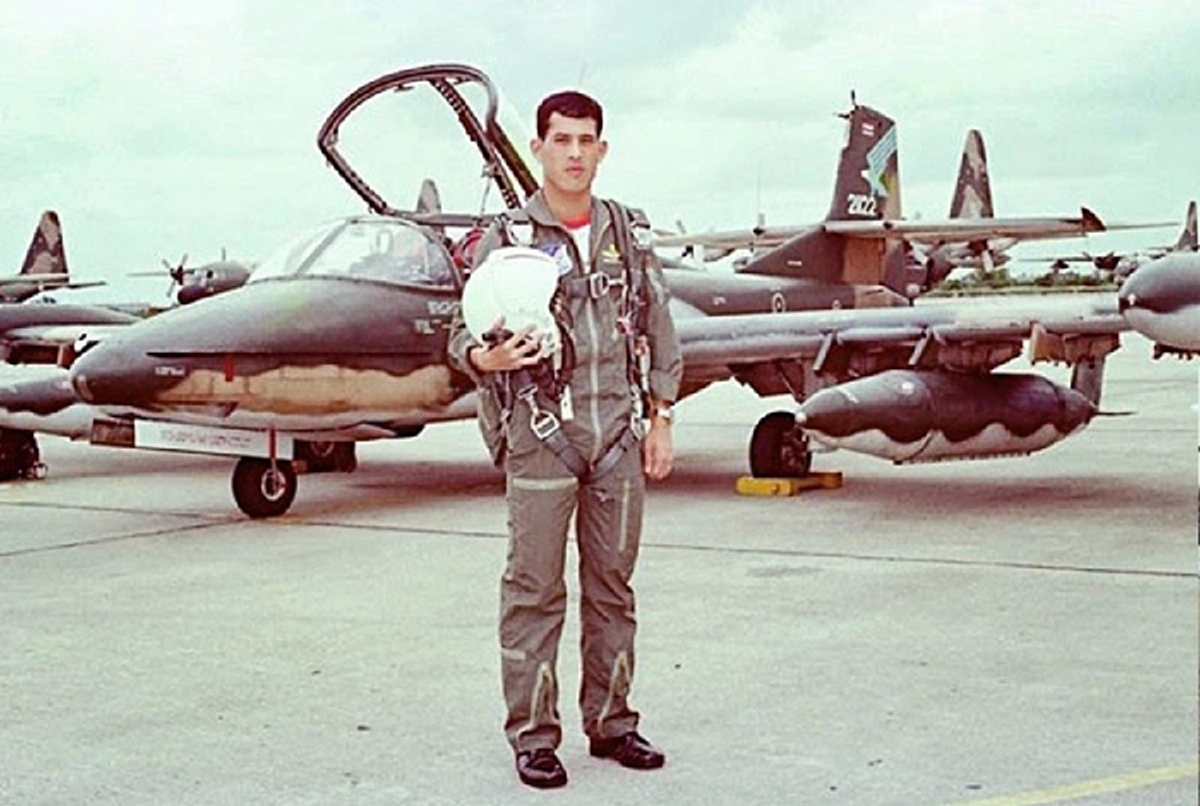 ในหลวง ร.10 ทรงโปรดการขับเครื่องบิน