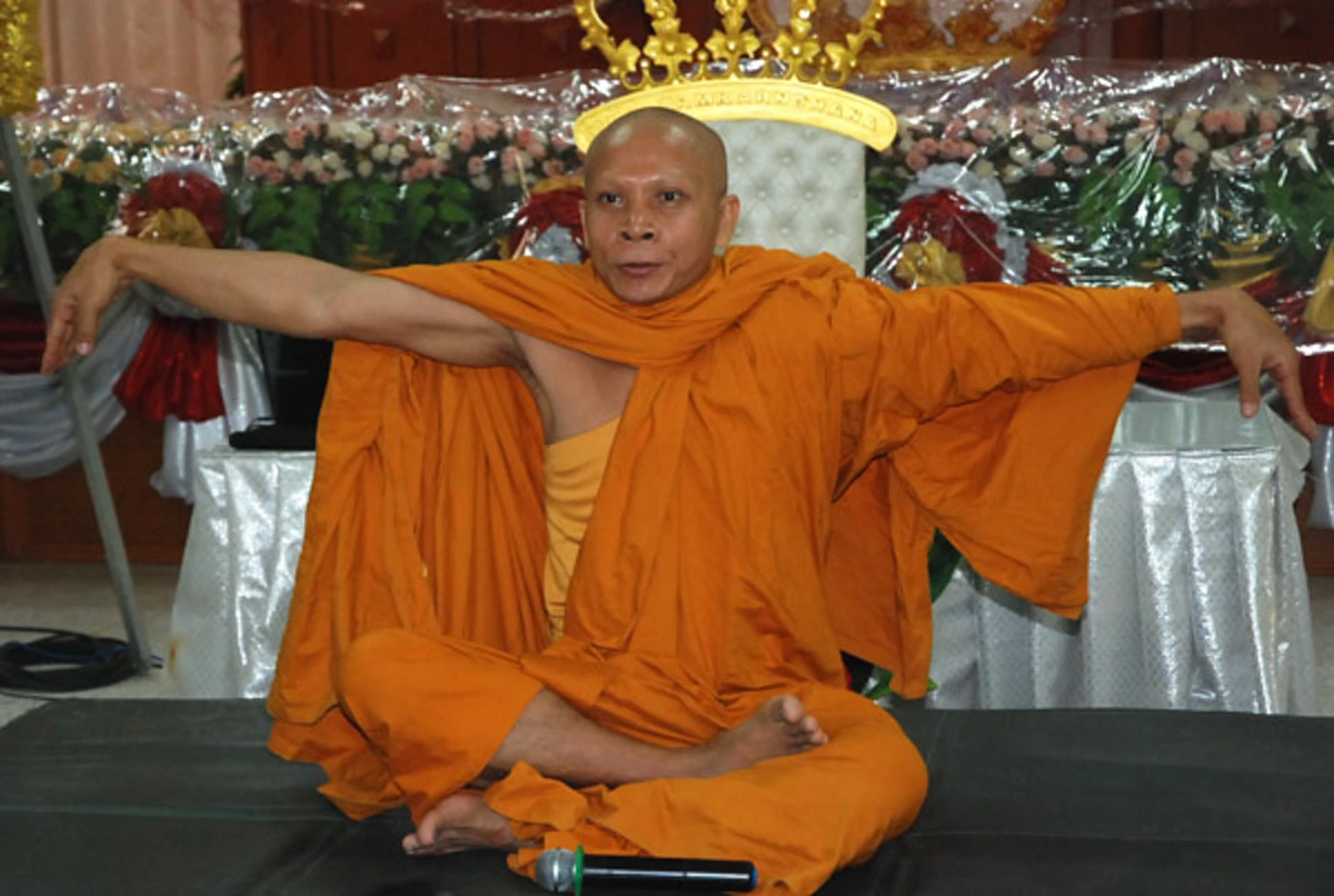 พระมหาสีไพร...สำเร็จวิชา "หนีหายเข้ากลีบเมฆ" !!! หลังเจ้าหน้าที่บุกตรวจสอบ "ศูนย์ตอกเส้นสีไพร" พบไม่มีใบอนุญาต !!!