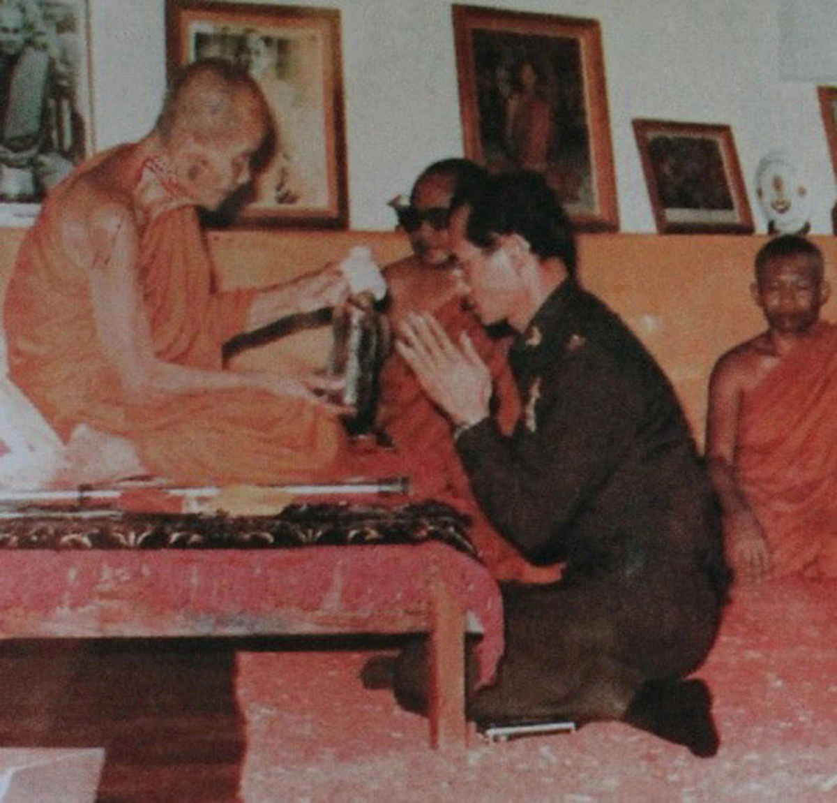 เคยสงสัยกันไหม...พระที่บรรลุธรรมมักไม่แสดงตน แล้วเราจะรู้ได้อย่างไร !?! หลวงปู่ดูลย์ ไขข้อสงสัย...วิธีดูครูบาอาจารย์ที่ "บรรลุธรรม"