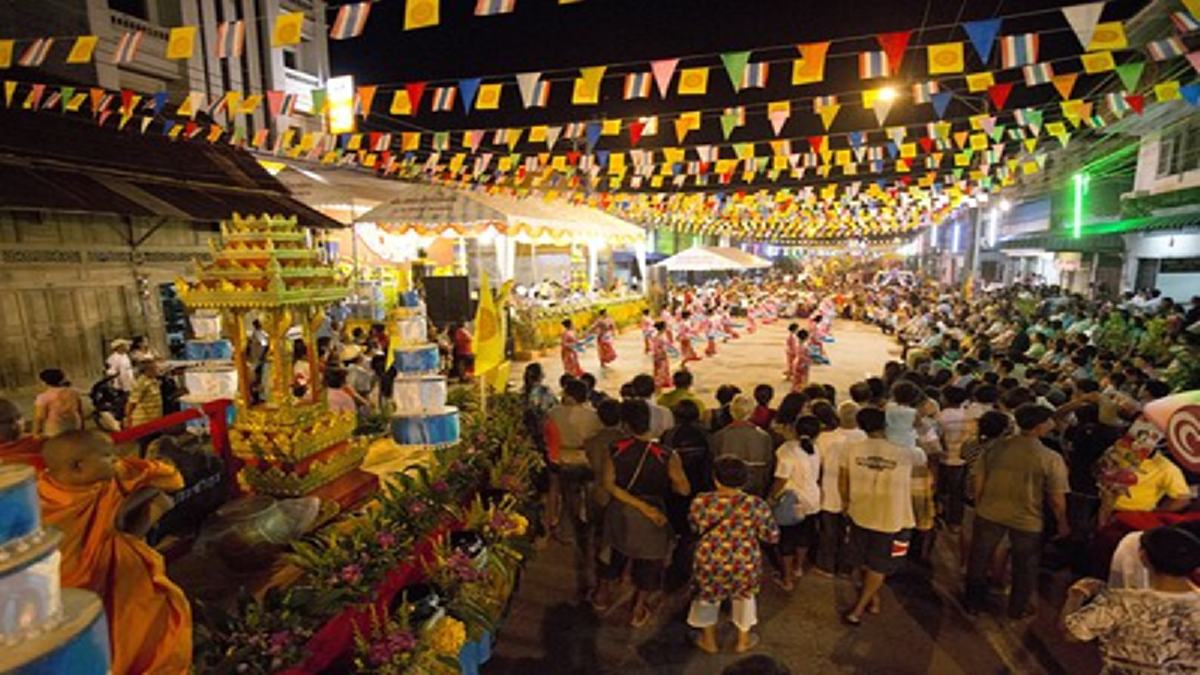เฮี้ยนขนลุกซู่!! ที่มาของ "เรือมะเขือยำ" เรือยาวโบราณอายุกว่า100ปี เรือเกียรติยศสำคัญแห่งประเพณี "แห่พระแข่งเรือ" ของชาวชุมพร