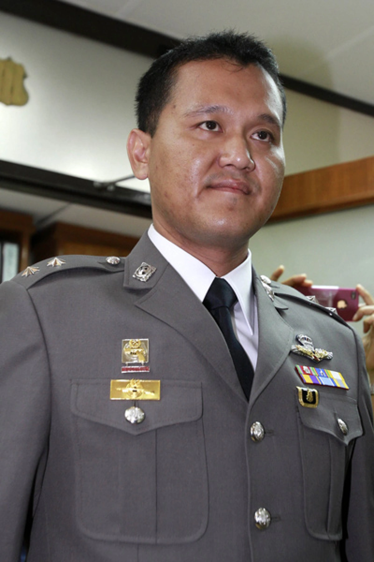 " ร.ต.อ.ดวง อยู่บำรุง"เจ้าของสโลแกน "มึงรู้ไหมกูลูกใคร" เส้นทางกลีบกุหลาบสีกากี.."จากผู้ต้องหาสู่สารวัตร"