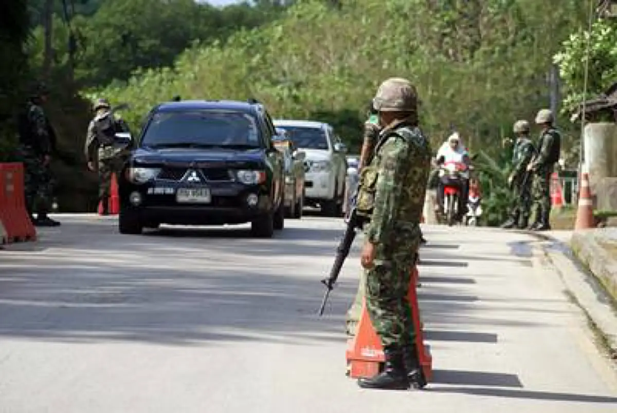 นางฟ้าชุดขาวน้ำใจงาม!!พยาบาลสาวสวย ทำเซอร์ไพรส์ฝากข้อความถึงนักรบกล้าชายแดนใต้ งานนี้รับรองกำลังใจพี่ทหาร ตำรวจมาเต็มๆ #เราจะไม่ทิ้งกันค่ะ!?