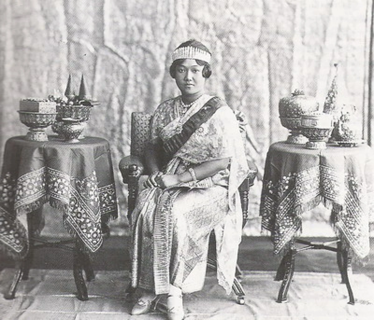 กราบน้อมรำลึก ๒๐ ธันวาคม ๒๕๖๐ คล้ายวันพระราชสมภพ "สมเด็จพระนางเจ้ารำไพพรรณี พระบรมราชินี"พระอัครมเหสีเพียงพระองค์เดียวใน ร.๗