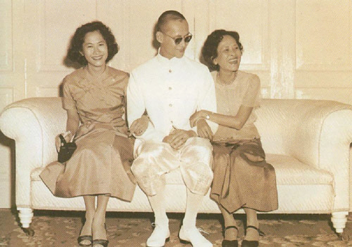 ๖ พฤษภาคม วันคล้ายวันประสูติสมเด็จพระพี่นางฯ ย้อนชมภาพ ความรักความผูกพันระหว่าง ในหลวง ร.๙ กับ สมเด็จพระพี่นางเธอ ฯ ดูแล้วอบอุ่นในหัวใจ !!!