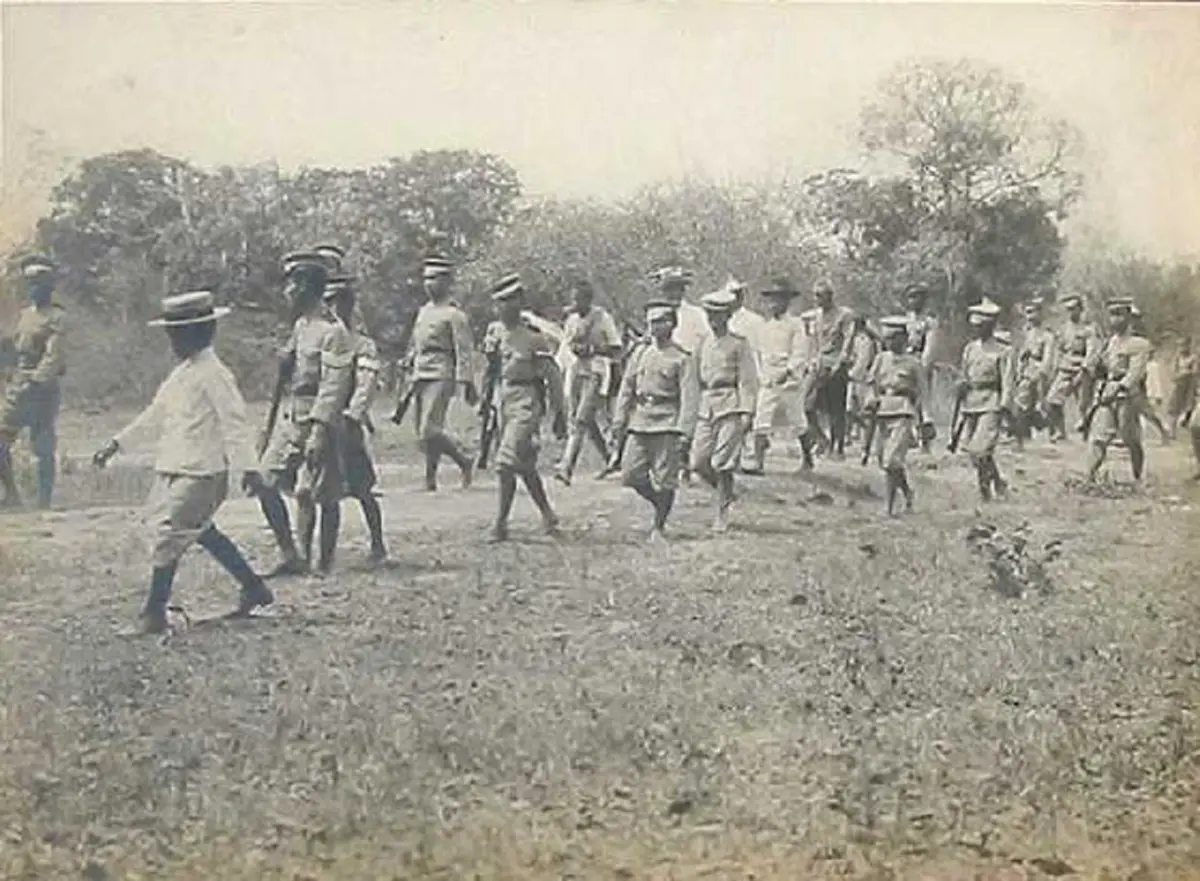 โหดเหี้ยมเกินมนุษย์ !! ย้อนตำนาน  "บุญเพ็ง หีบเหล็ก" ฆาตกรไสยเวทย์ พระนอกรีตฆ่าสีกายัดหีบ นักโทษที่ถูกตัดหัวคนสุดท้ายในสยาม!!