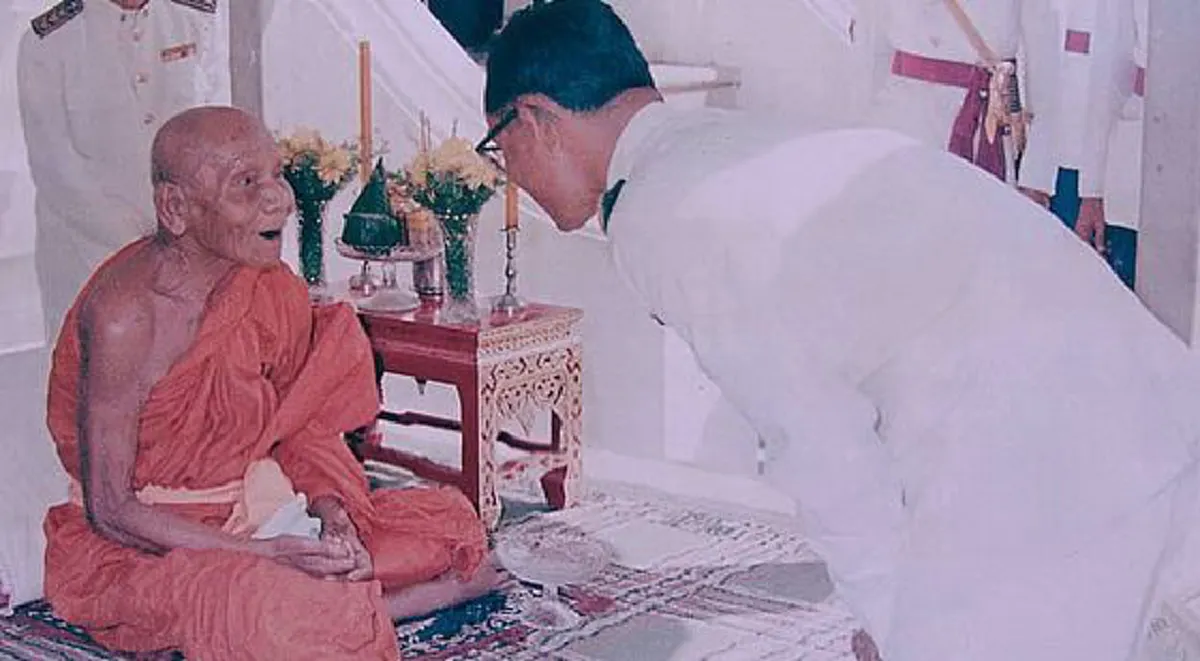 ศักดิ์สิทธิ์ยิ่งนัก!! พระคาถาแคล้วคลาด \"พ่อท่านคล้าย วาจาสิทธิ์\" ใช้ได้จริง หากหมั่นภาวนา ผลลัพธ์น่าทึ่งเห็นผลทันตา!