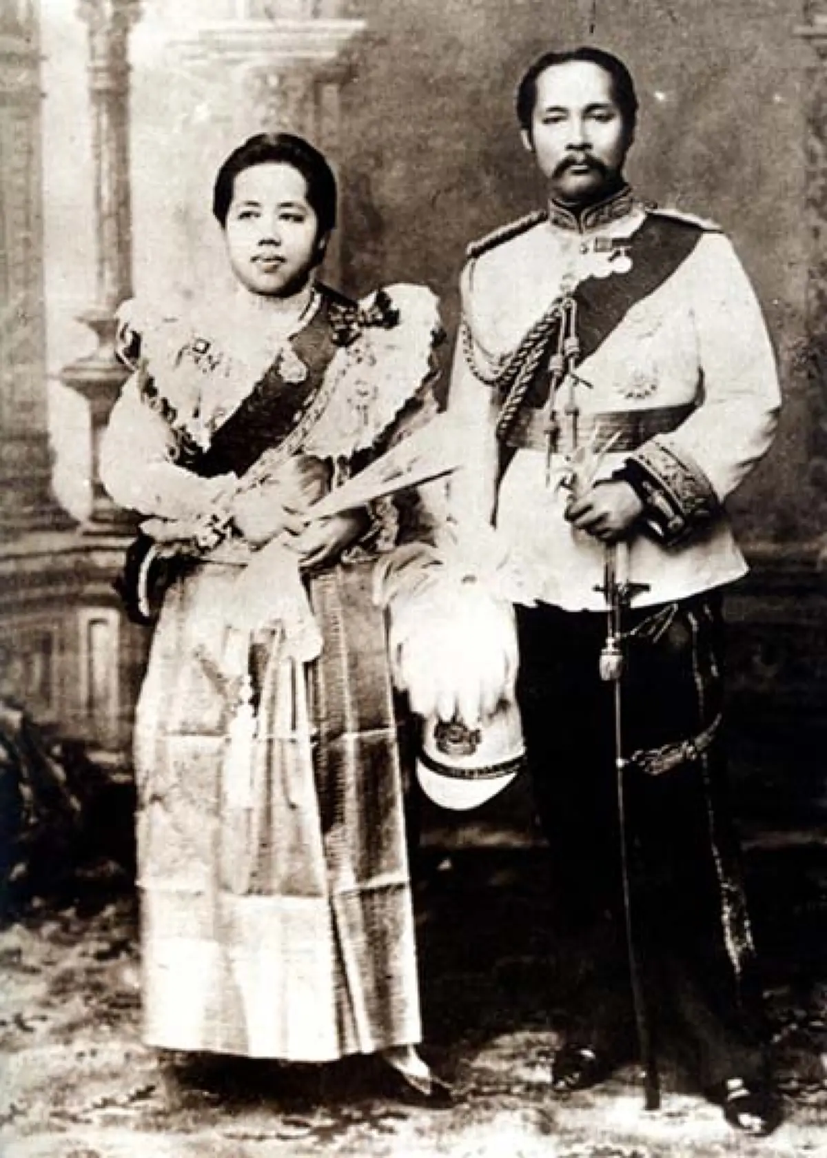 ยอดขัตติยนารี ๓ กษัตริย์!! น้อมรำลึก วันคล้ายวันสวรรคต "พระนางเจ้าเสาวภาผ่องศรี" สมเด็จพระบรมราชินีนาถพระองค์แรก แห่งกรุงรัตนโกสินทร์ !!