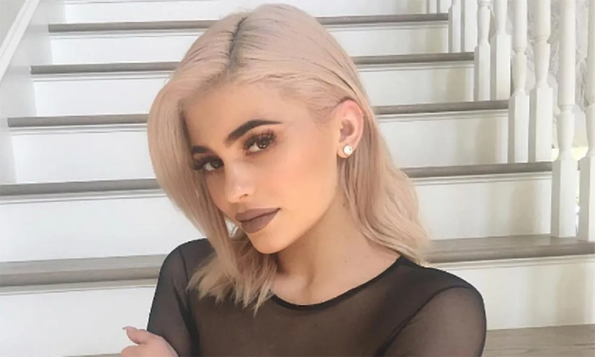 เปิดรายได้ "ไคลี่ เจนเนอร์" เศรษฐีอายุน้อยที่สุด! อีกนิดจะเทียบเท่า "มาร์ค ซัคเคอร์เบิร์ก"